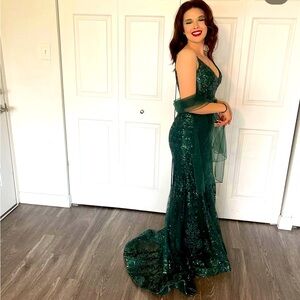 Emerald greed corset dress with sequence and long train